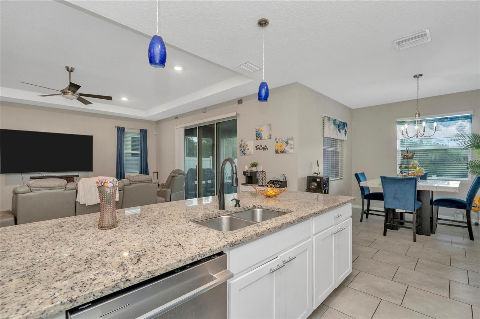 kitchen towards dinette - 11939 BRIGHTON KNOLL LOOP, RIVERVIEW