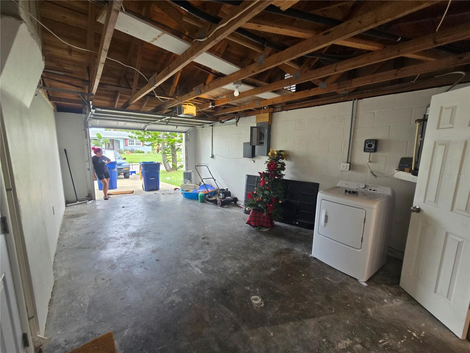 Single Family Residence at 2055 NORFOLK DR, HOLIDAY, photo 10 of 25