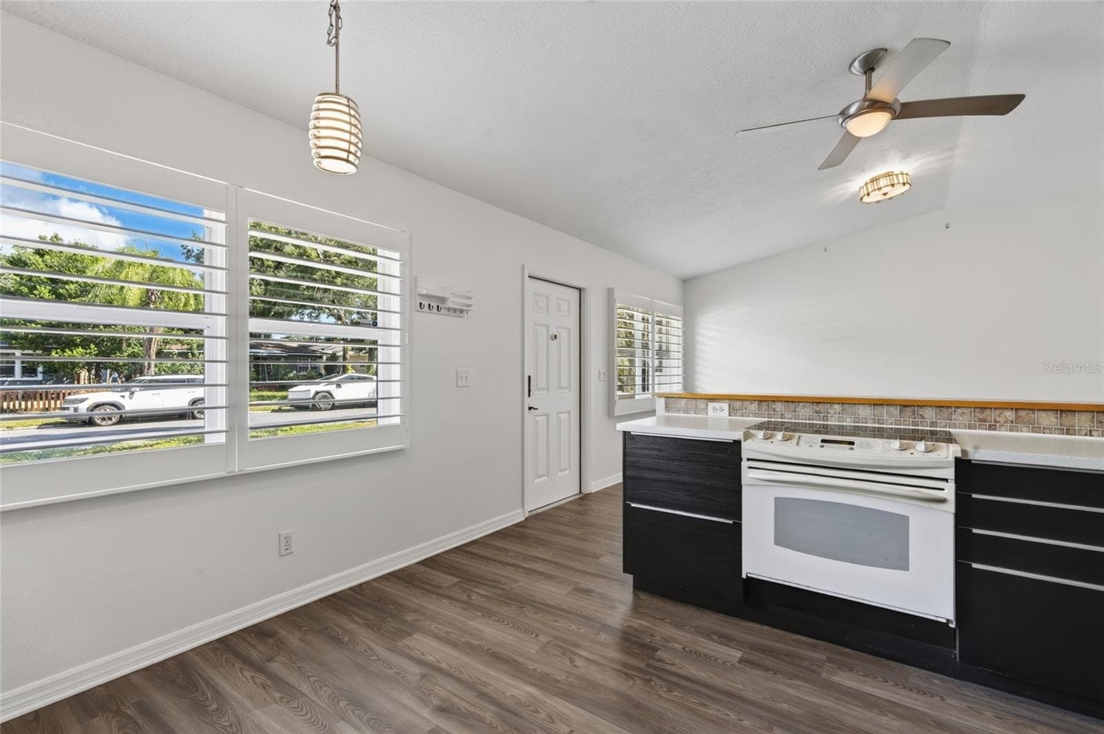 Single Family Residence at 2138 7TH AVE N, ST PETERSBURG, photo 12 of 49