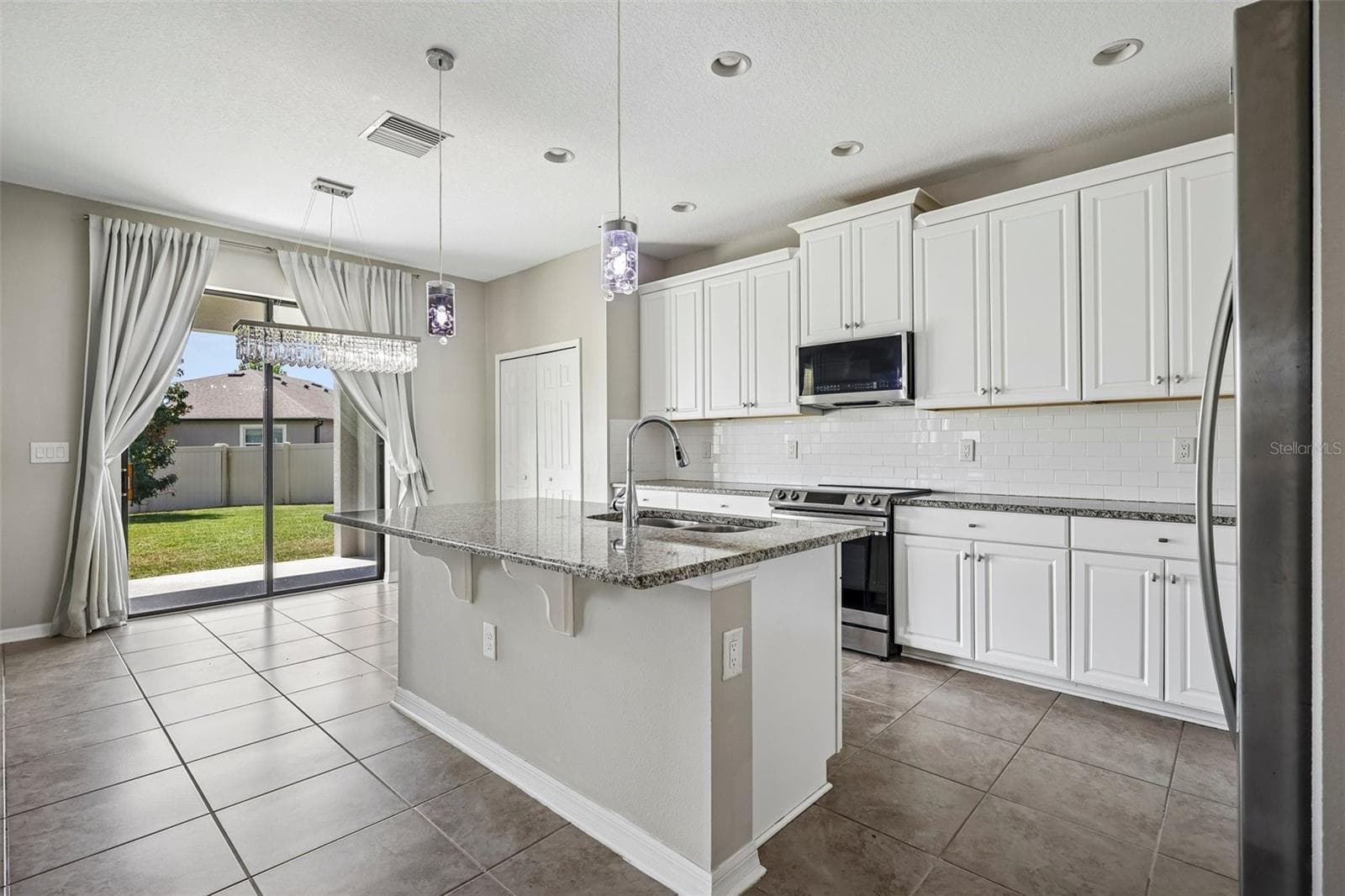 Single Family Residence at 18576 OBREGAN DR, SPRING HILL, photo 8 of 60