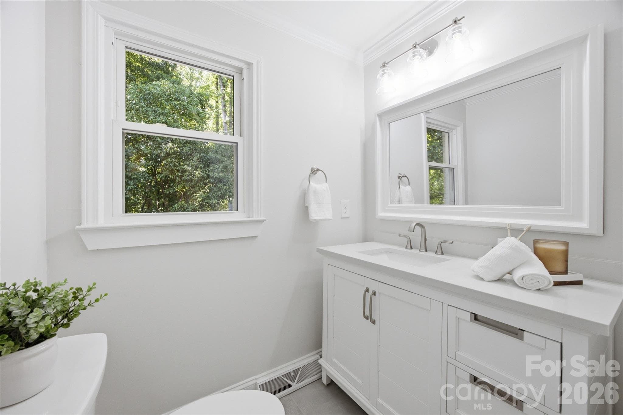 Single Family Residence at 314 Dogwood Lane, Belmont, photo 14 of 37