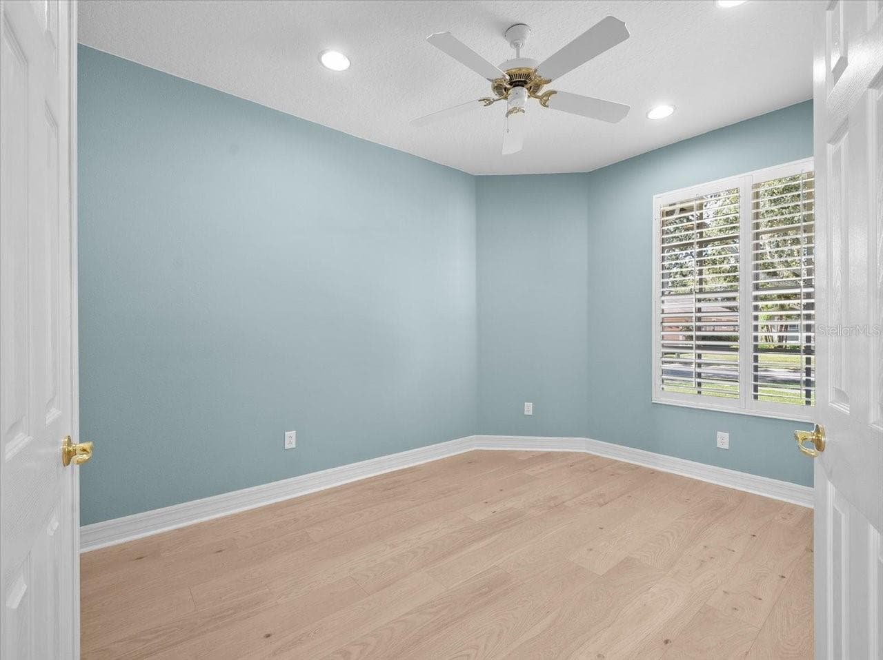 Single Family Residence at 15019 LAKE EMERALD BLVD, TAMPA, photo 31 of 37