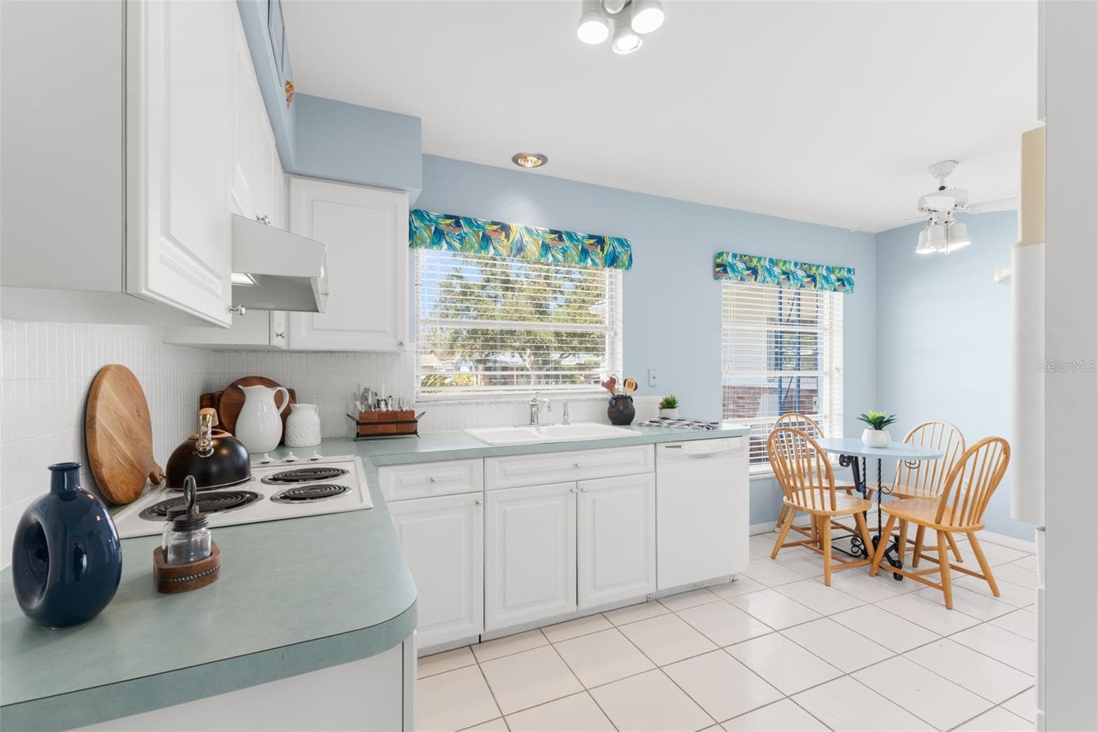 Single Family Residence at 2019 HIGH RIDGE DR, CLEARWATER, photo 8 of 35