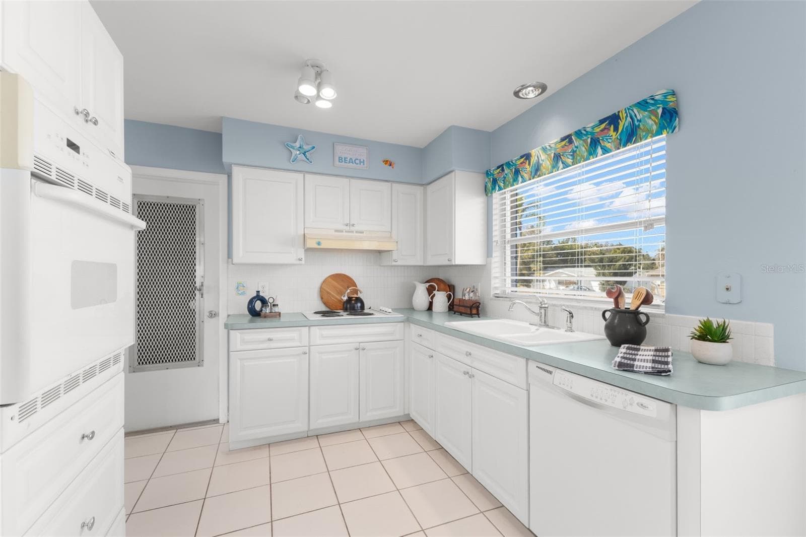 Single Family Residence at 2019 HIGH RIDGE DR, CLEARWATER, photo 10 of 35