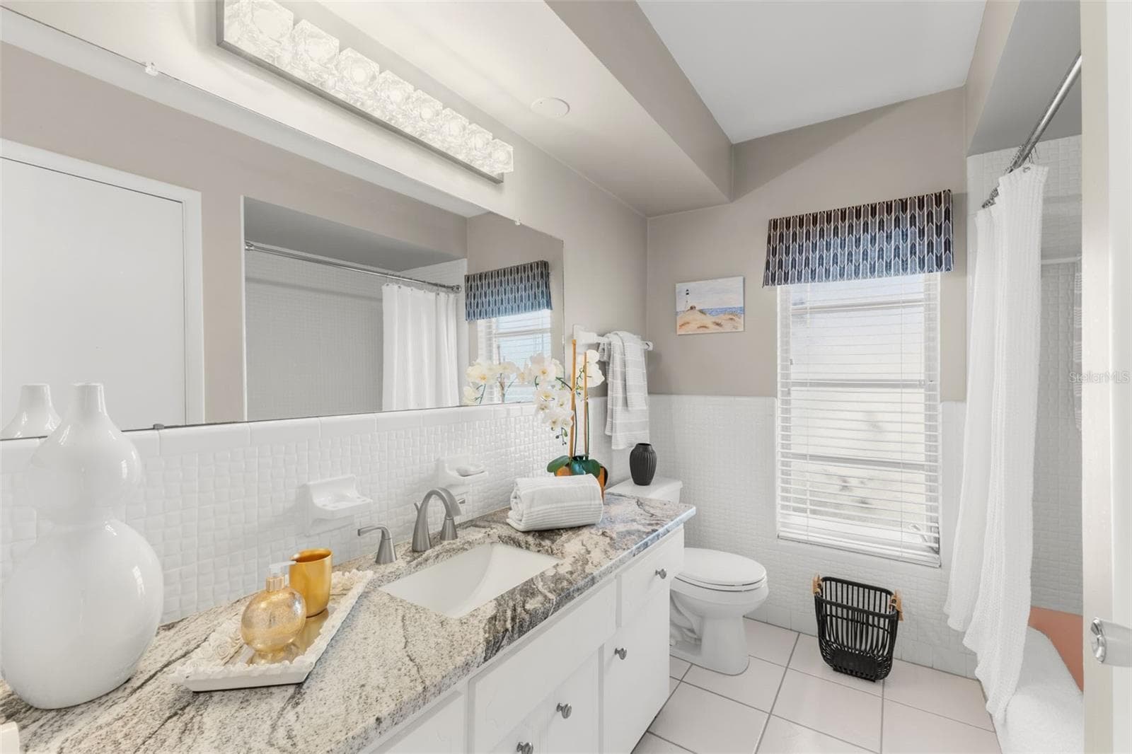 Second full bath - 2019 HIGH RIDGE DR, CLEARWATER