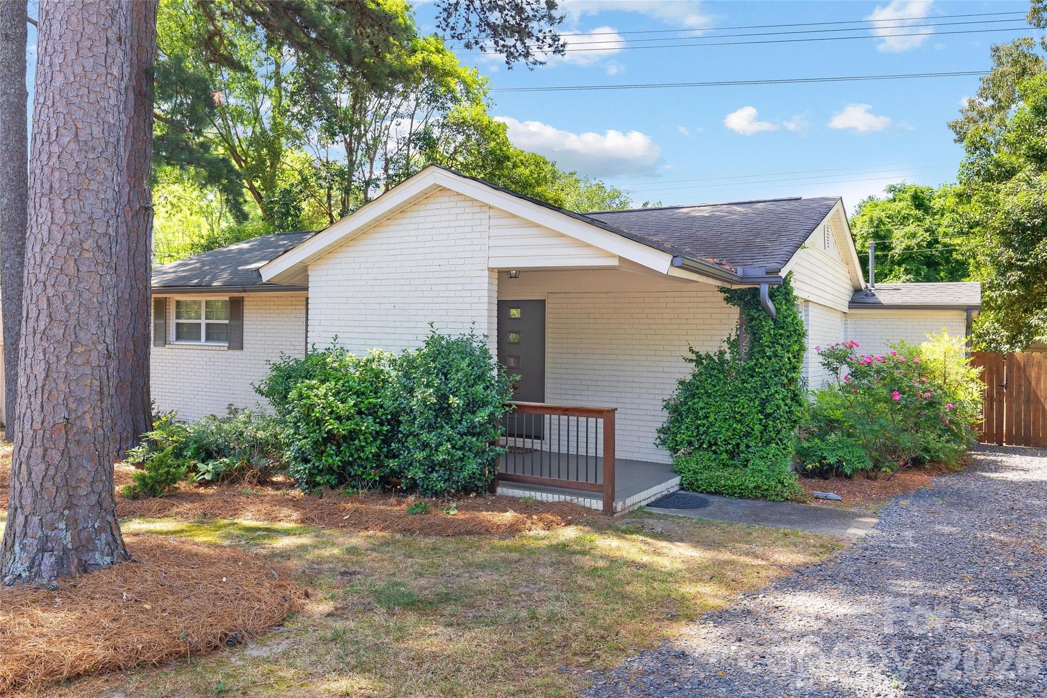 Single Family Residence at 4828 Gilmore Drive, Charlotte, photo 2 of 24