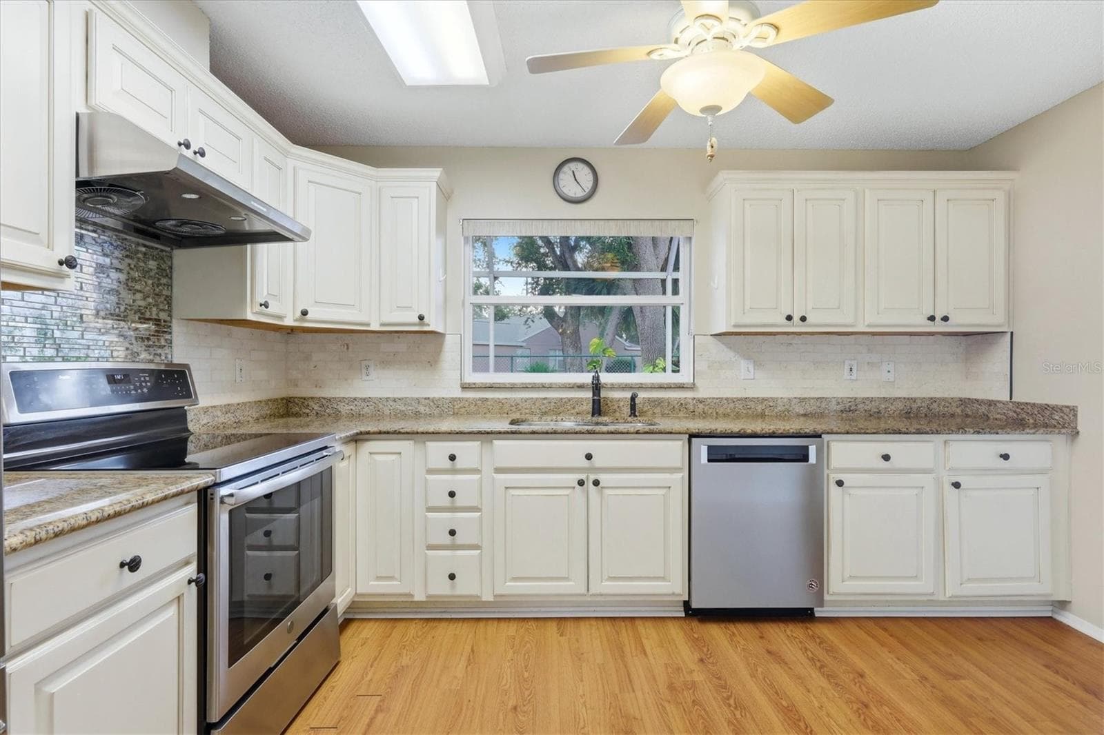 Spacious Kitchen - 5837 GARDEN LAKES DR, BRADENTON
