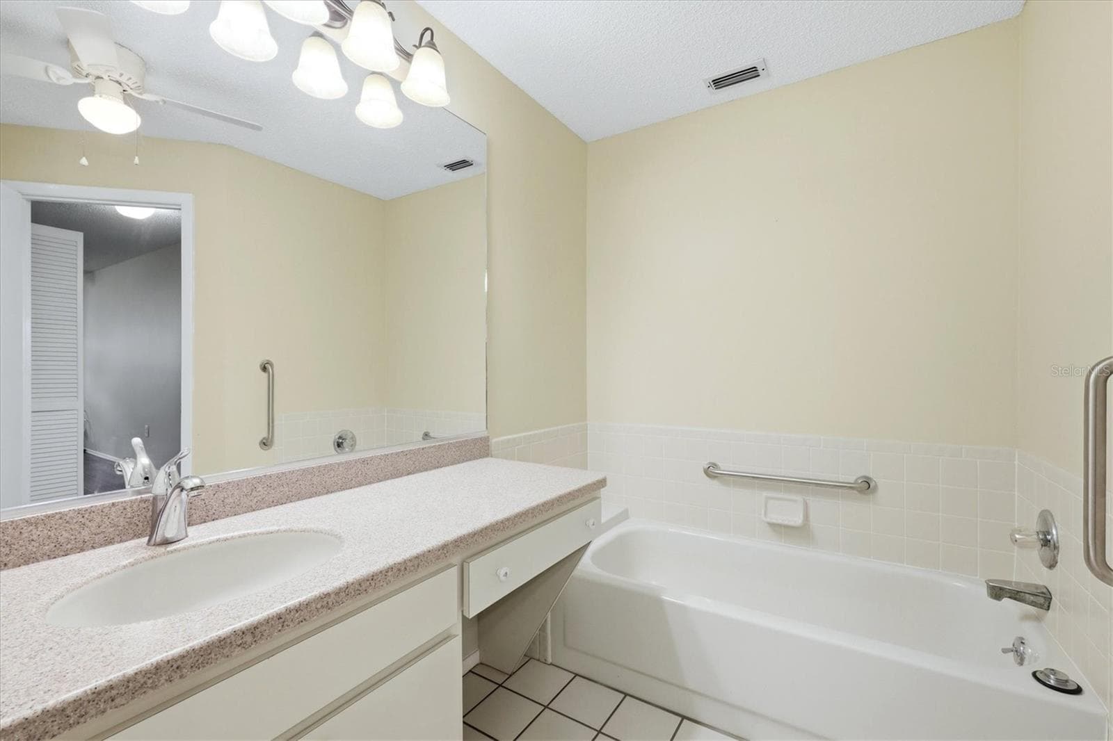 Double Vanities - 5837 GARDEN LAKES DR, BRADENTON
