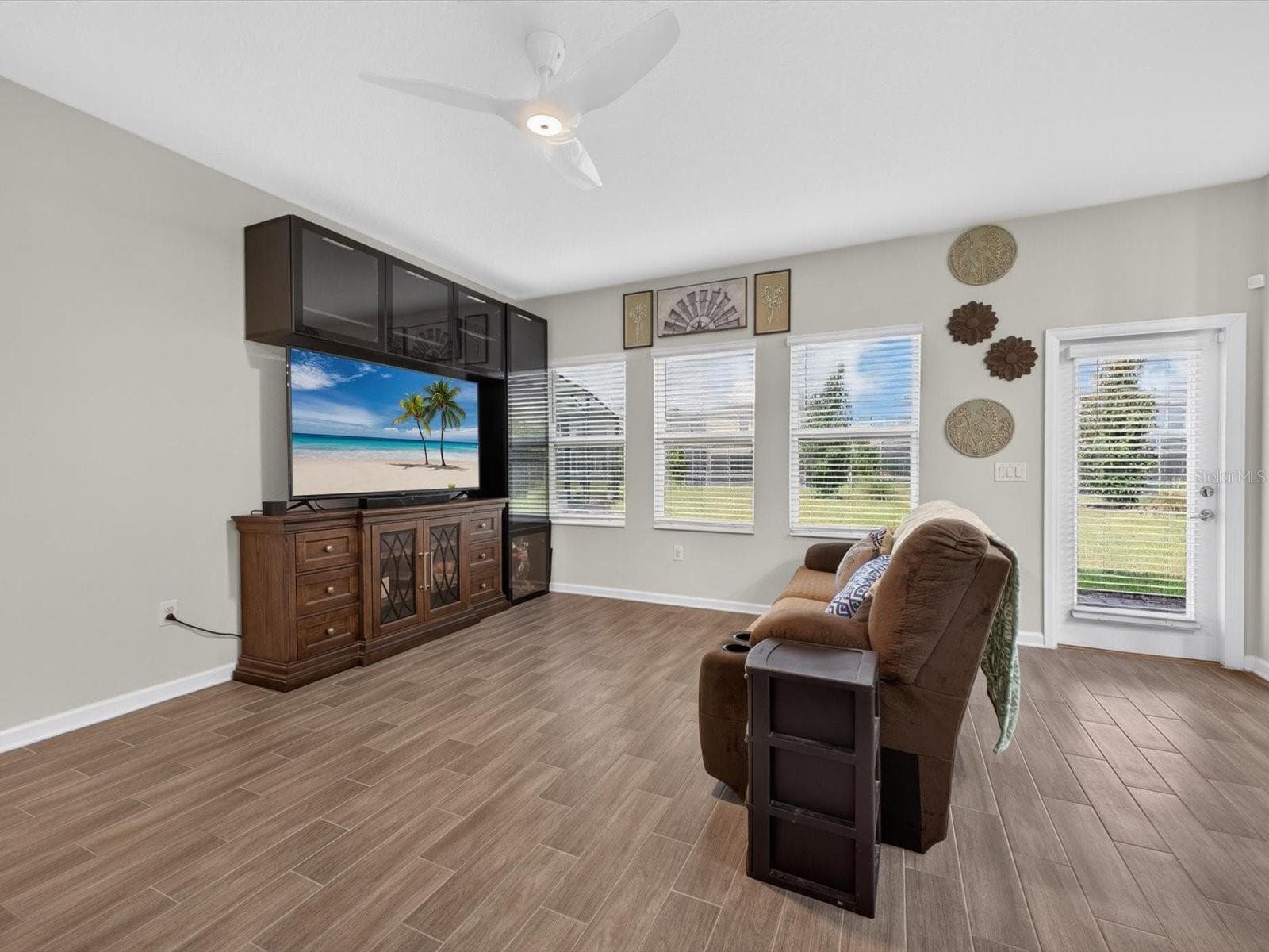 Single Family Residence at 8975 FLUFFY LIE CT, DAVENPORT, photo 6 of 30