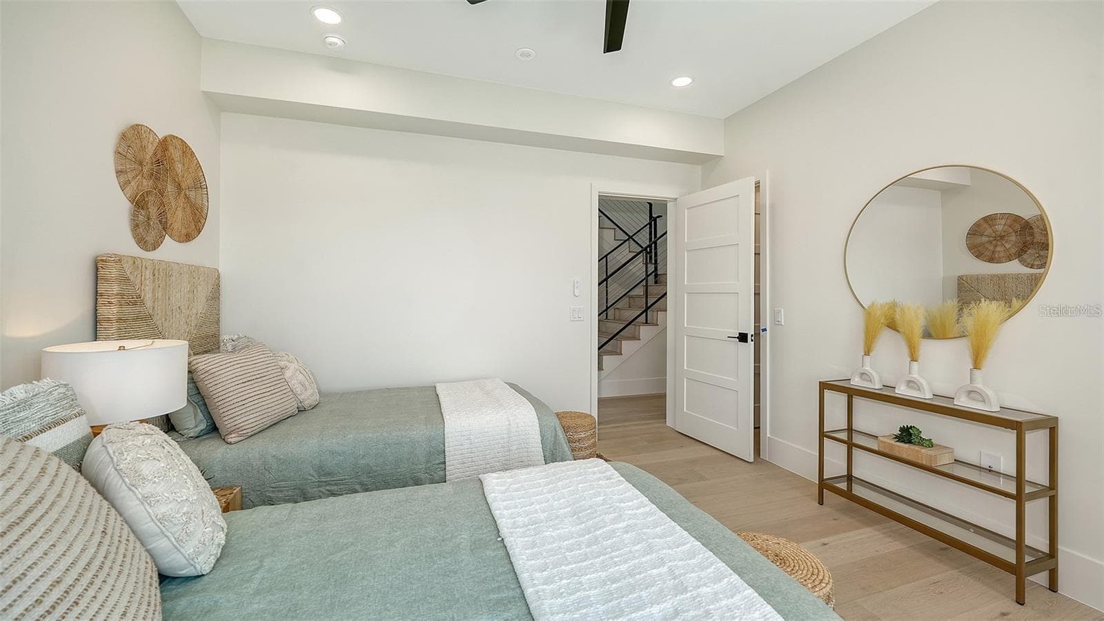 Guest bedroom - 8800 MIDNIGHT PASS RD, SARASOTA