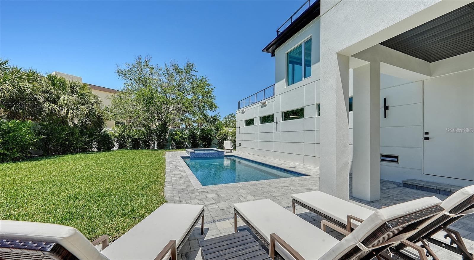 Heated saltwater pool and hot tub spa - 8800 MIDNIGHT PASS RD, SARASOTA