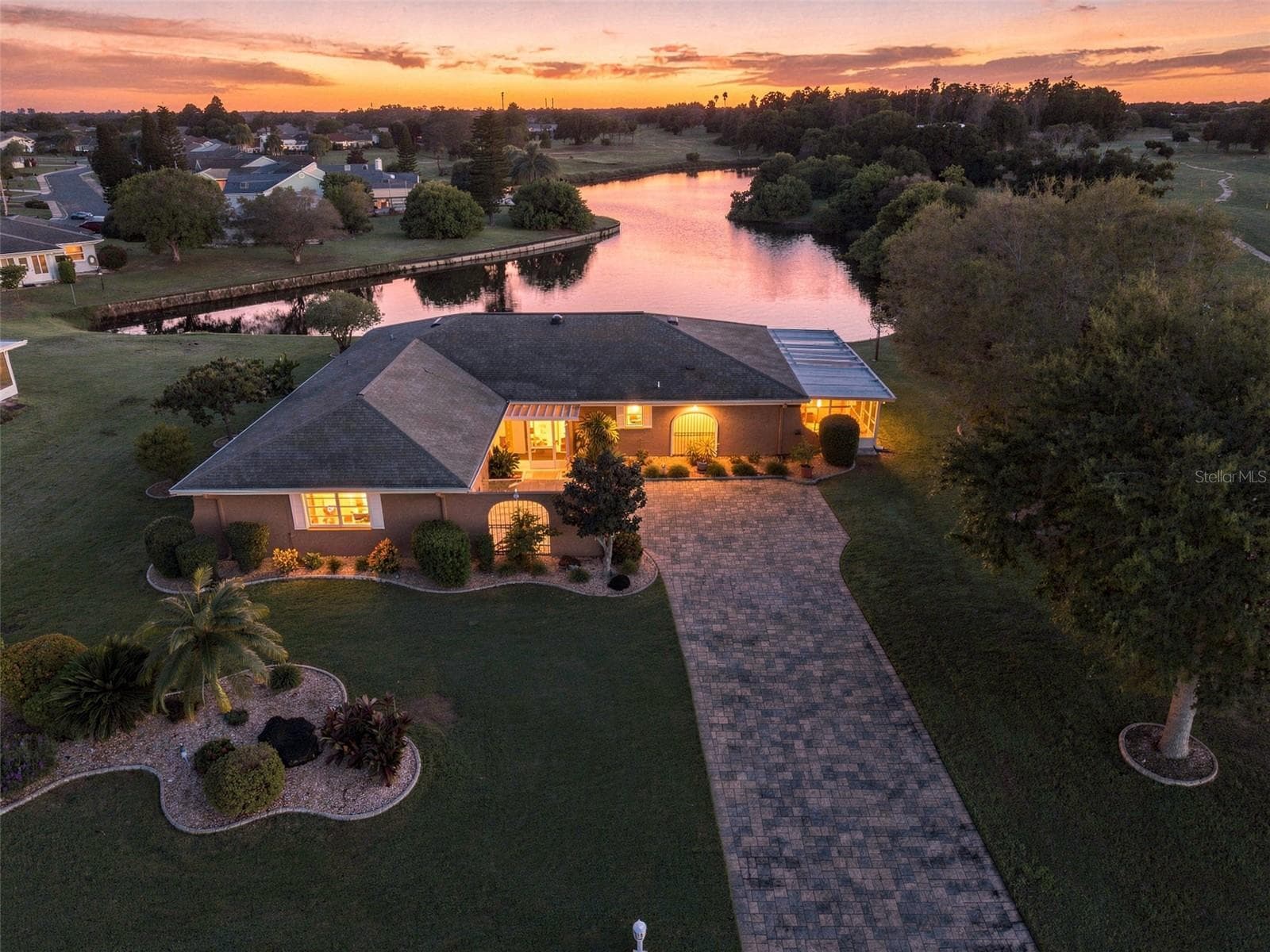 211 STONEHAM DR