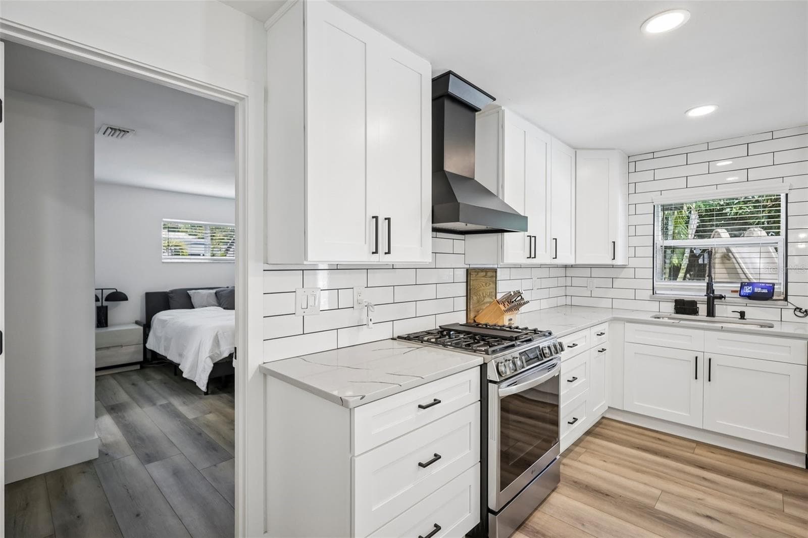Single Family Residence at 4600 BAYSHORE BLVD NE, ST PETERSBURG, photo 13 of 53