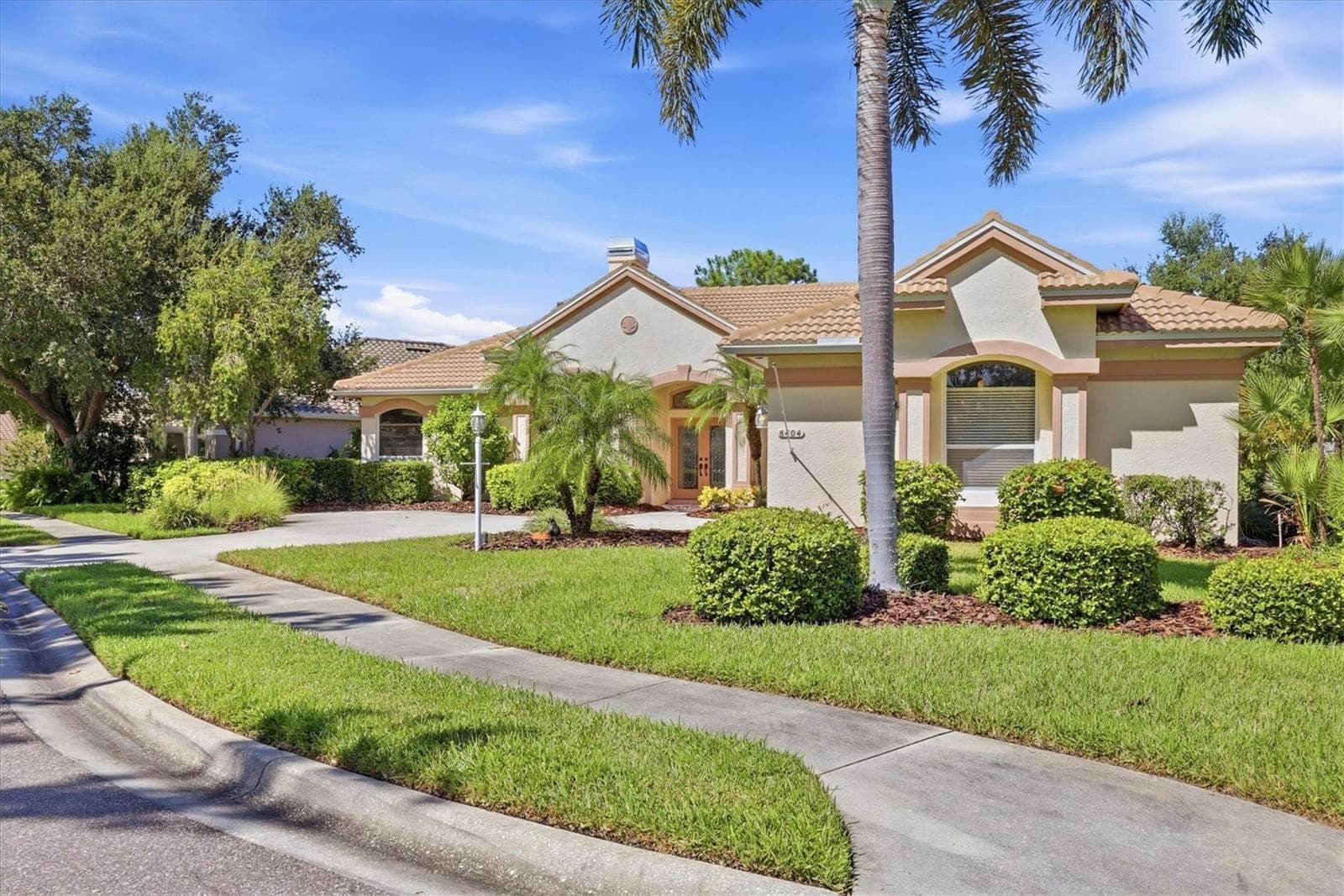 Single Family Residence at 8404 MISTY MORNING CT, LAKEWOOD RANCH, photo 5 of 60