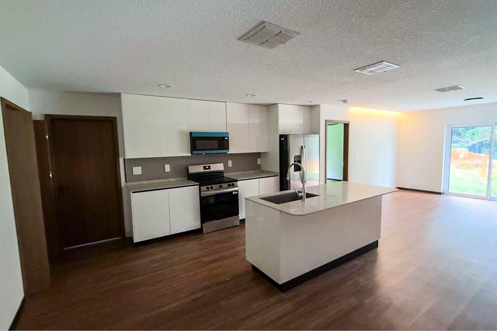 Single Family Residence at 332 LAKE CRESCENT DR, DEBARY, photo 2 of 11