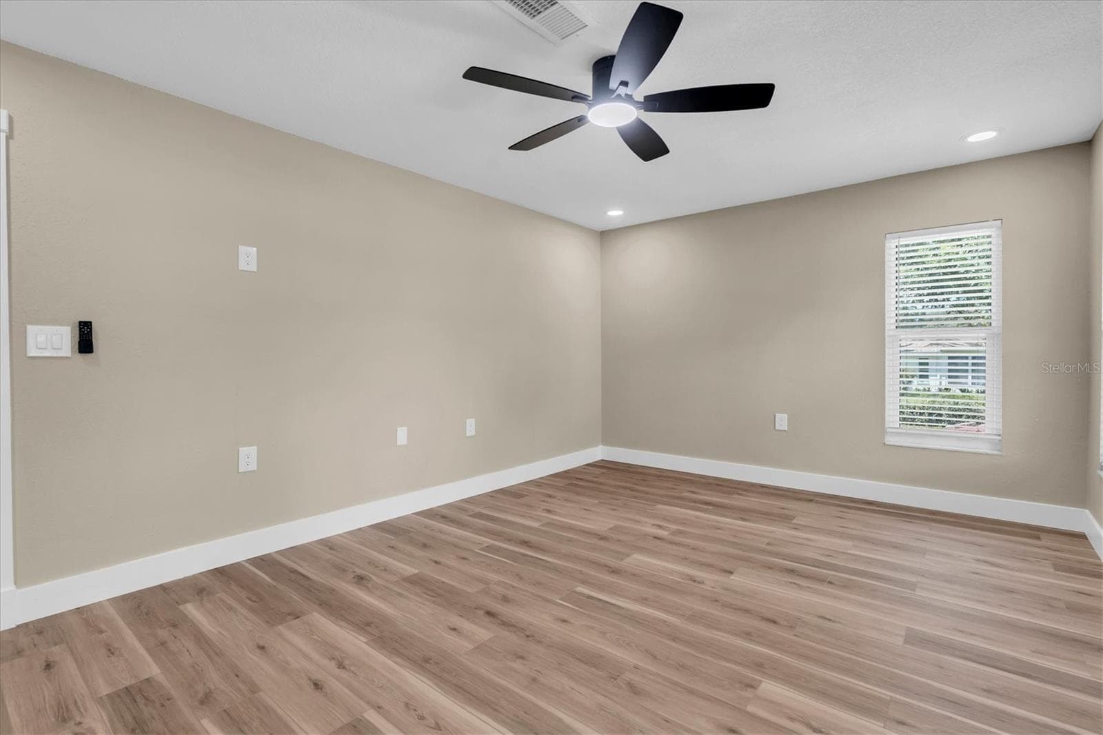 Single Family Residence at 10531 MEADOW HILL DR, PORT RICHEY, photo 27 of 50