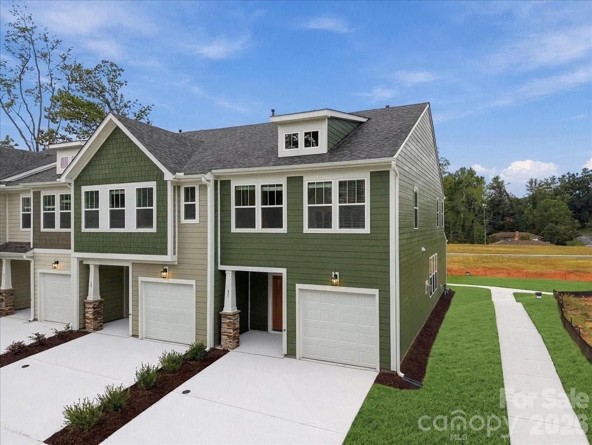 Townhouse at 31 Oleetah Falls Way, Hendersonville, photo 2 of 25