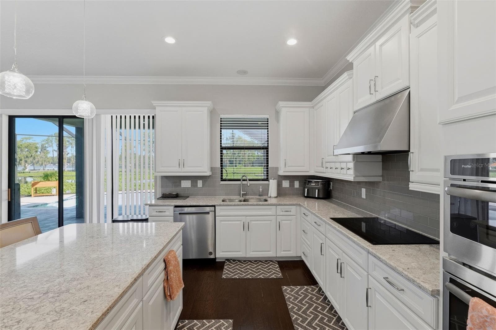 Single Family Residence at 5157 LAKECASTLE DR, TAMPA, photo 10 of 50