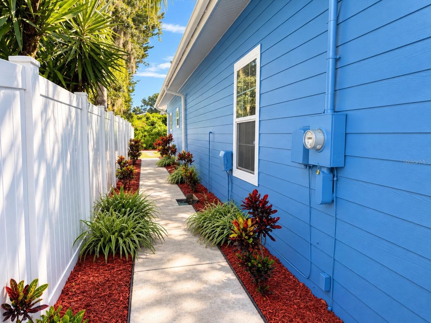 Walkway to backyard - 3009 W CLINTON ST, TAMPA