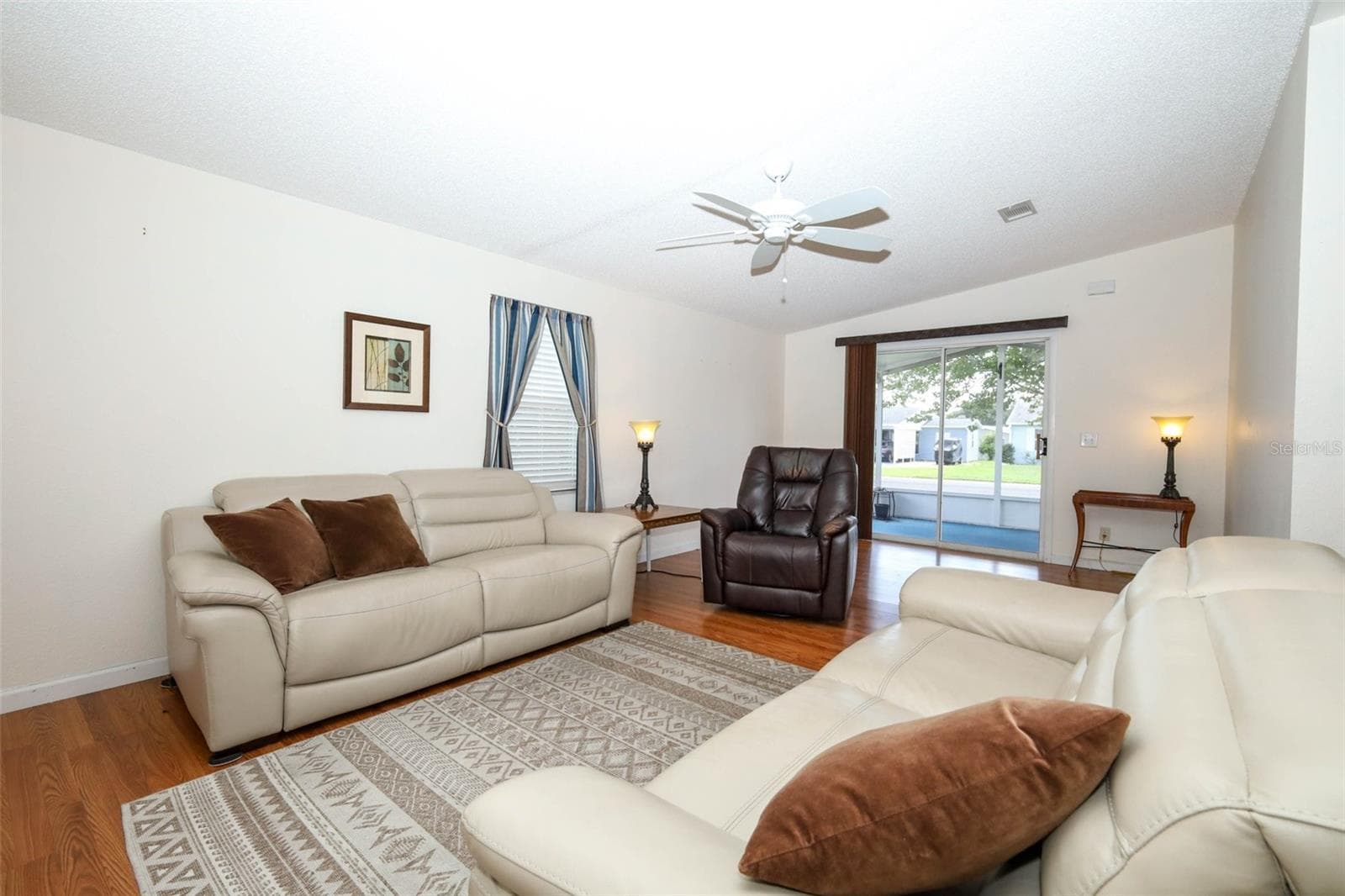 Manufactured Home at 728 PRADO DR, LADY LAKE, photo 5 of 26