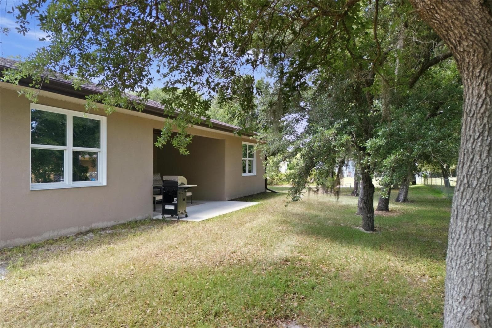 Plenty of room to add an outbuilding, storage sheds or a pool! - 6172 ALHAMBRA AVE, NORTH PORT