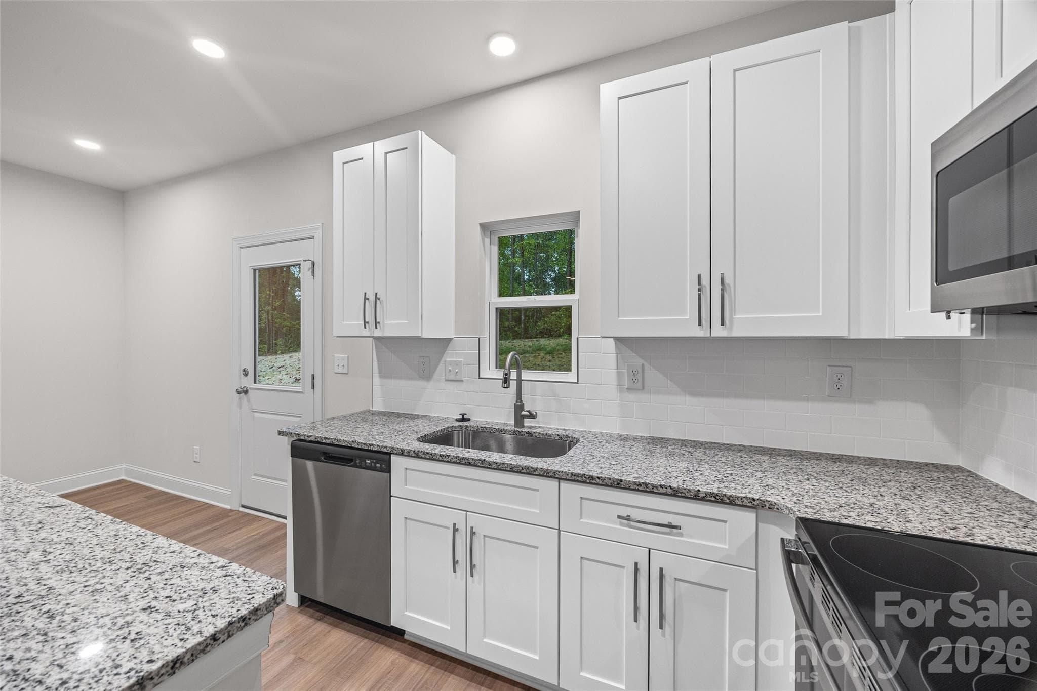 Single Family Residence at 610 W Lewis Street, Dallas, photo 12 of 29