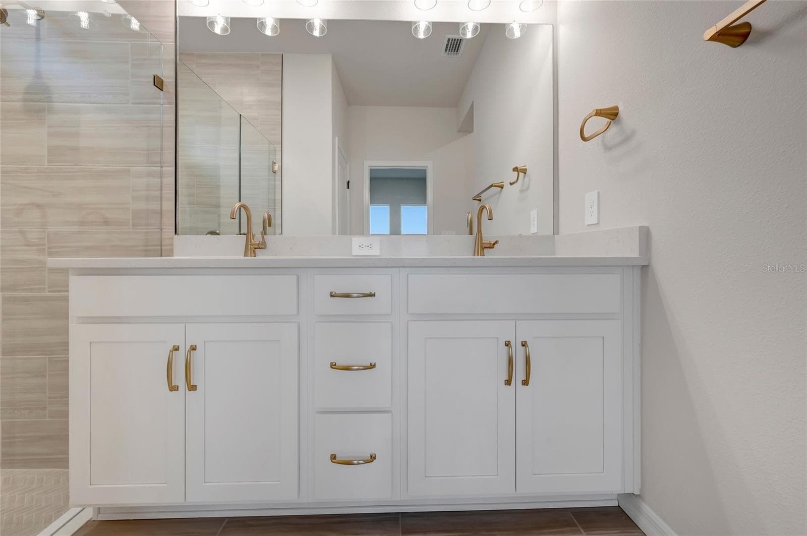 Owner's Bath - 3712 JONS LAKEVIEW ST, PLANT CITY