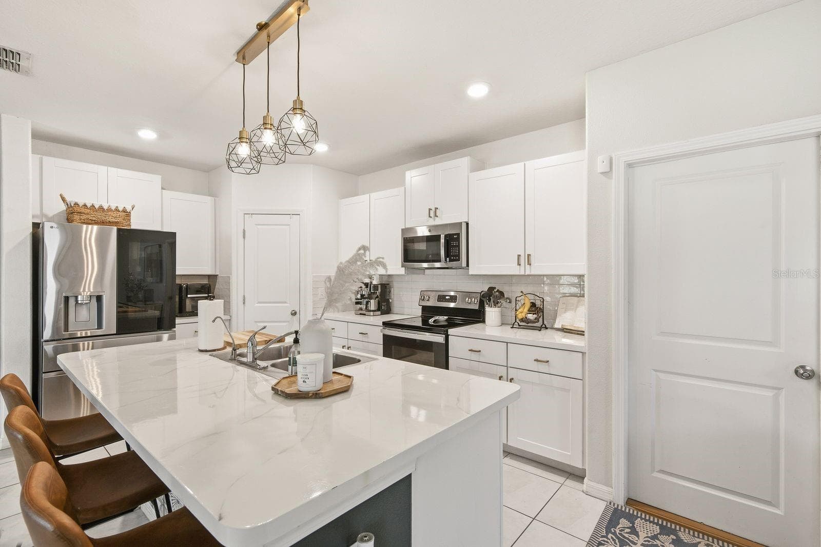 Single Family Residence at 6139 APPLE SNAIL AVE, NEW PORT RICHEY, photo 4 of 38