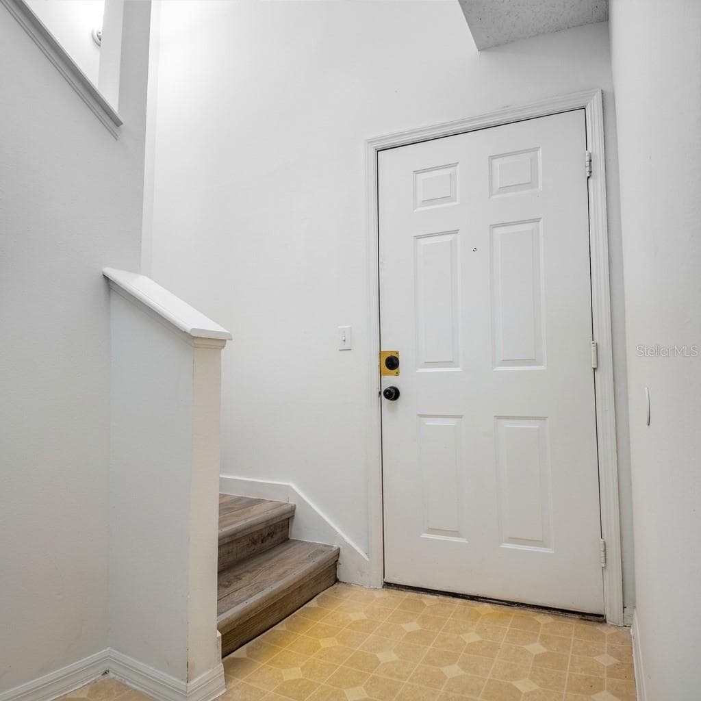 Entry - 6142 WESTGATE DR #304, ORLANDO