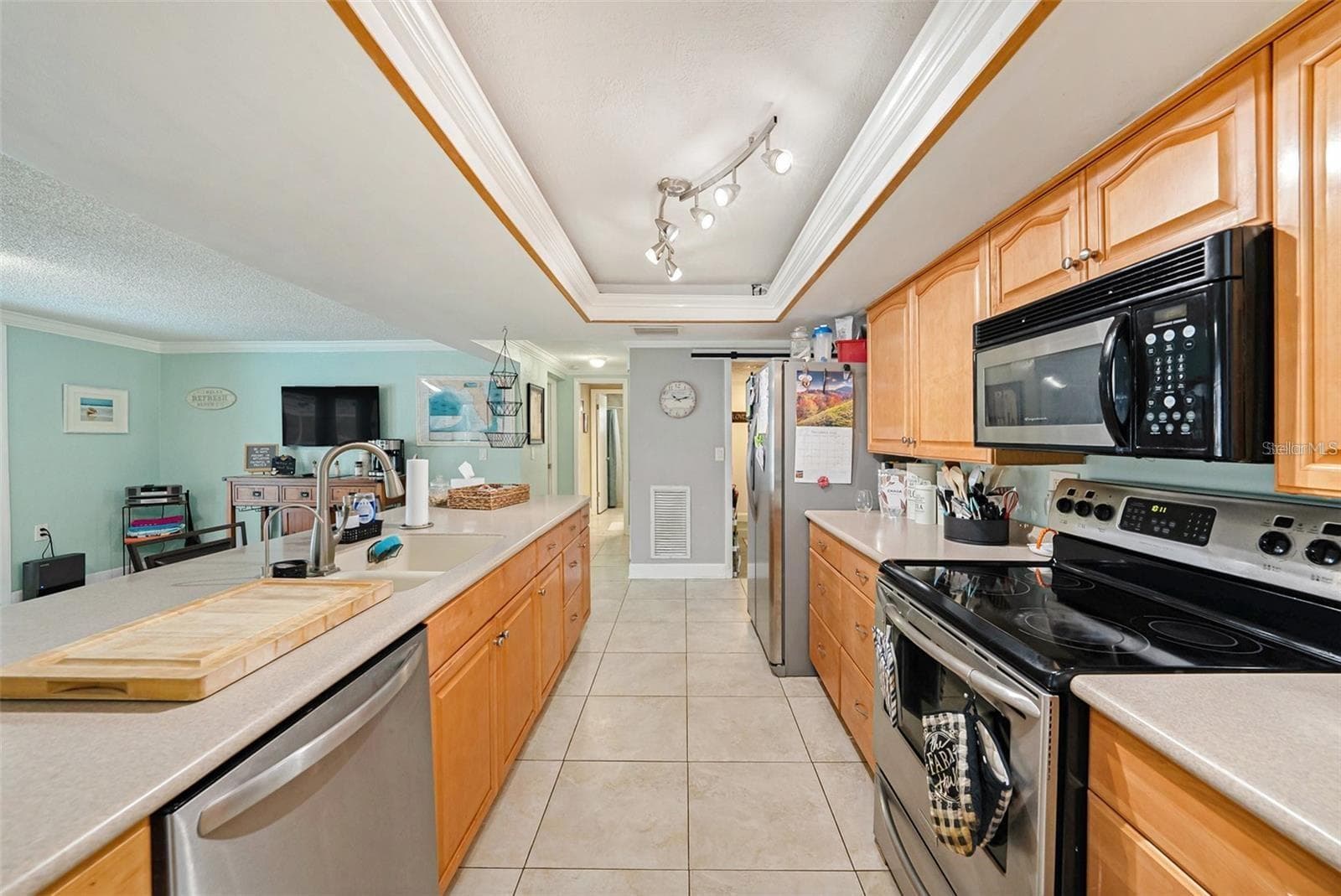 Single Family Residence at 1117 RUSHMORE DR, HOLIDAY, photo 9 of 29