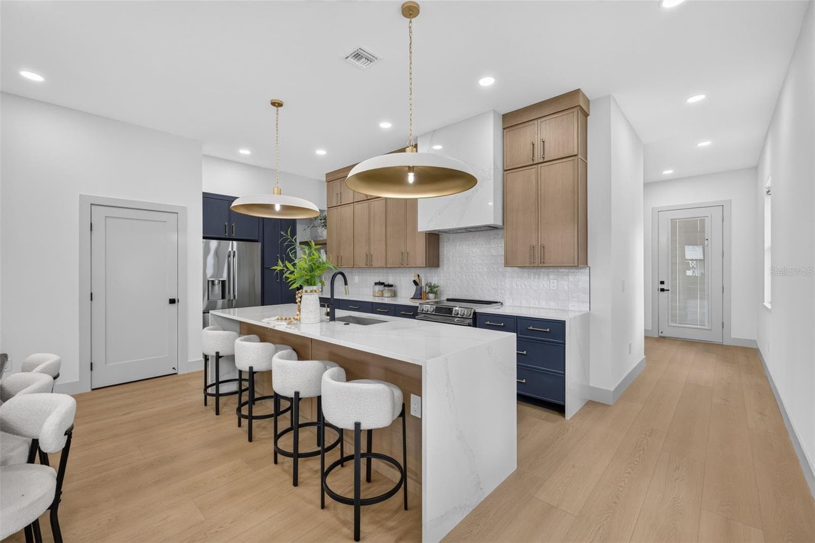 Single Family Residence at 1207 E ELLICOTT ST, TAMPA, photo 15 of 76