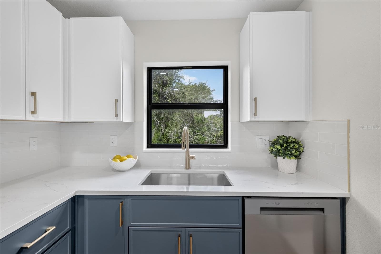 Single Family Residence at 1207 E ELLICOTT ST, TAMPA, photo 60 of 76