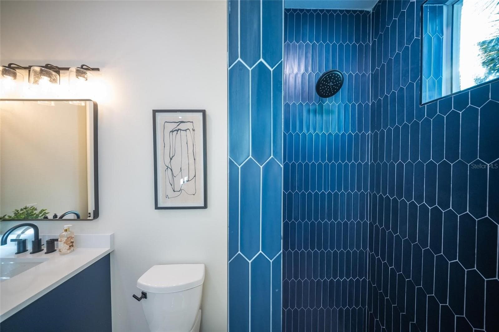 Full bath - 2420 FLOYD ST, SARASOTA