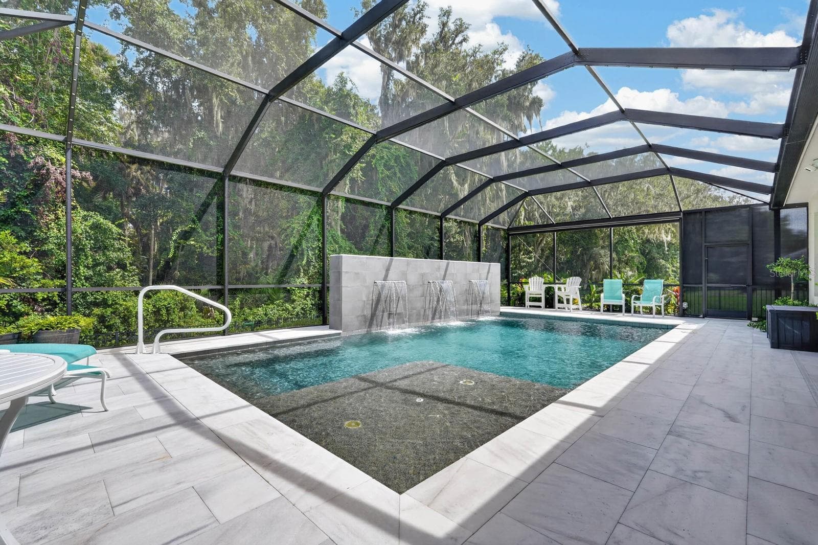 Saltwater heated pool has a sundeck, spa with jets and a 6.5 foot deep end - 36 NEW WATER OAK DR, PALM COAST