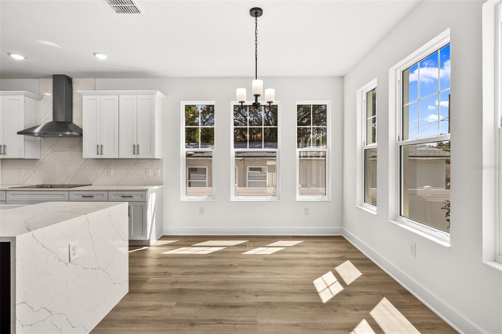 Single Family Residence at 324 37TH AVE, ST PETERSBURG, photo 6 of 42