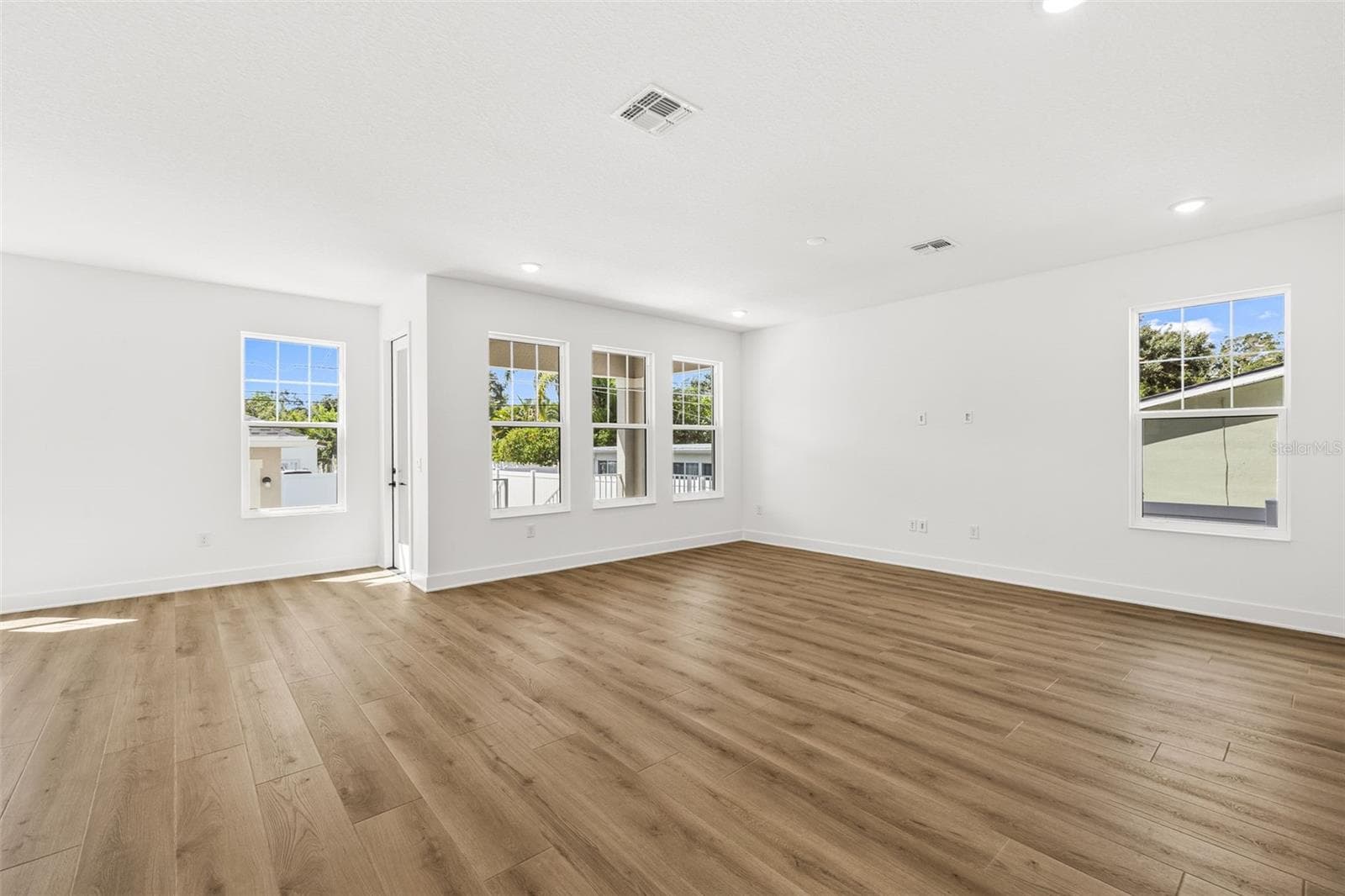 Single Family Residence at 324 37TH AVE, ST PETERSBURG, photo 11 of 42
