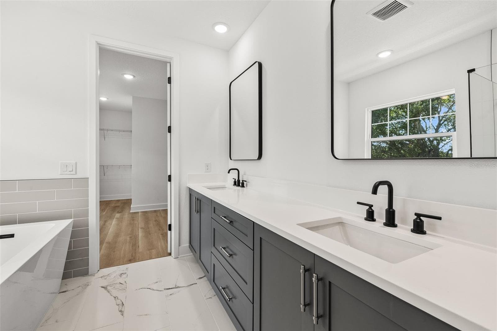 Single Family Residence at 324 37TH AVE, ST PETERSBURG, photo 22 of 42