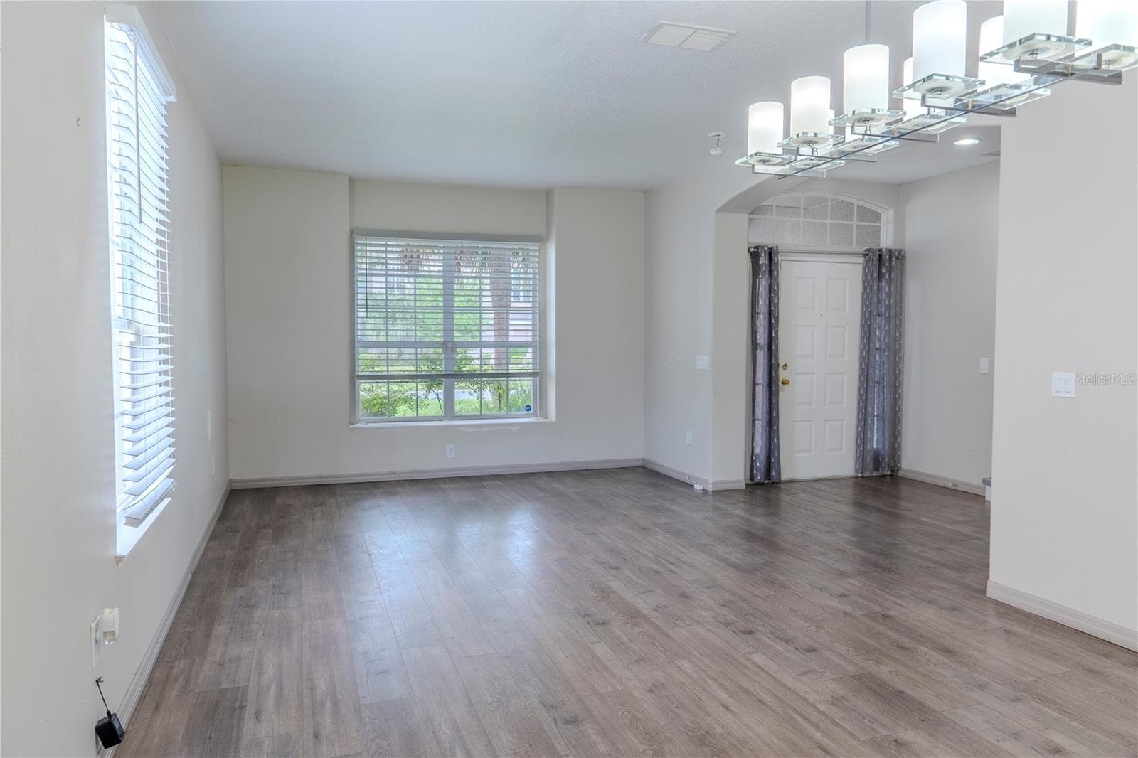 Single Family Residence at 14114 ABACO ISLE DR, ORLANDO, photo 2 of 13