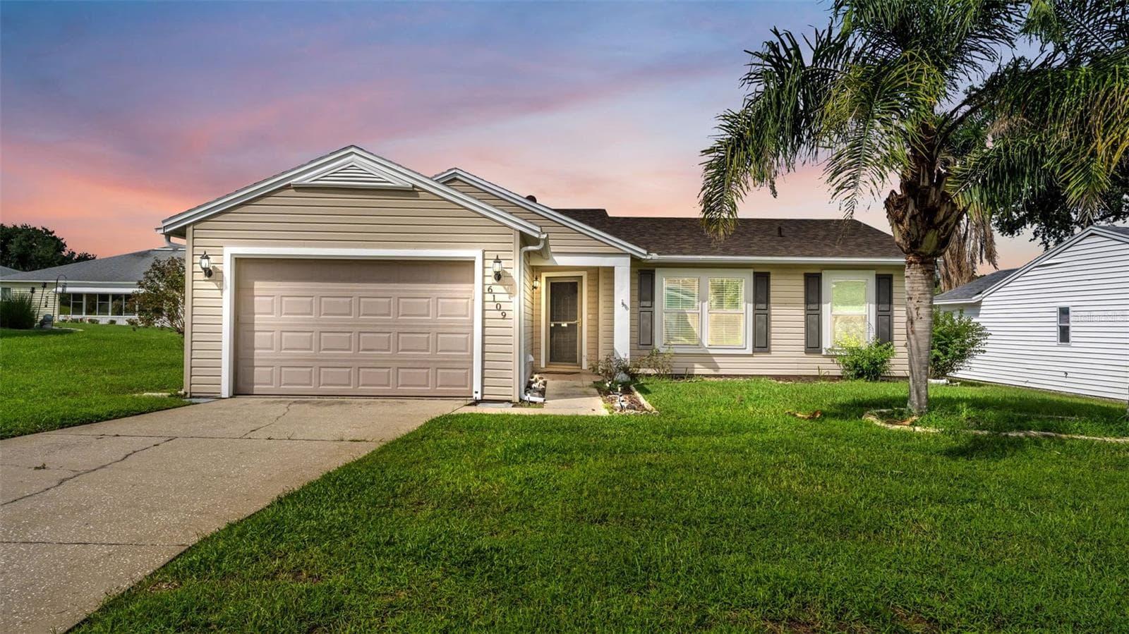 Single Family Residence at 6109 KITTIWAKE DR, LAKELAND, photo 2 of 24