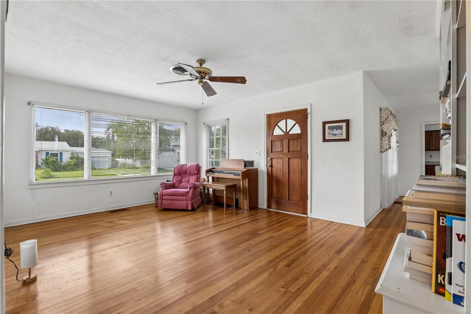Single Family Residence at 1125 GUERNSEY ST, ORLANDO, photo 4 of 17