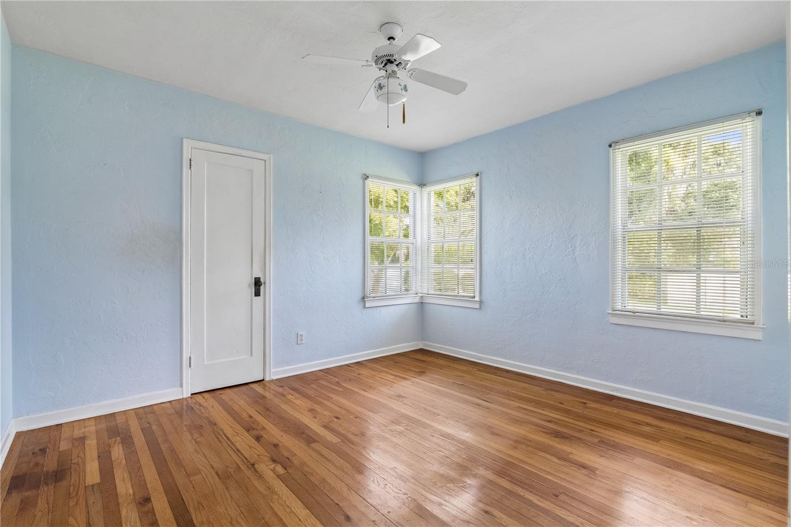 Single Family Residence at 1125 GUERNSEY ST, ORLANDO, photo 14 of 17