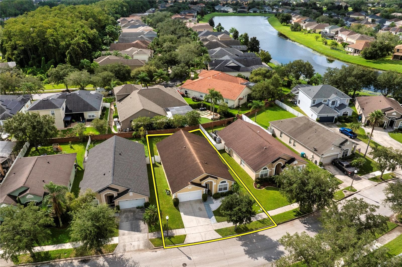 Single Family Residence at 5737 LAKE CHAMPLAIN DR, ORLANDO, photo 2 of 28