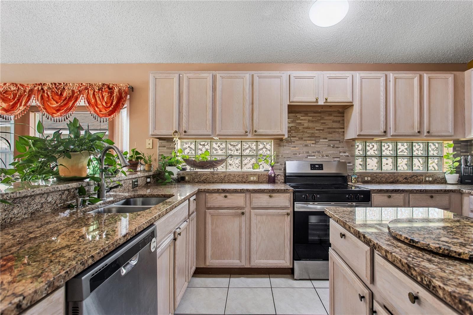 Single Family Residence at 5737 LAKE CHAMPLAIN DR, ORLANDO, photo 12 of 28