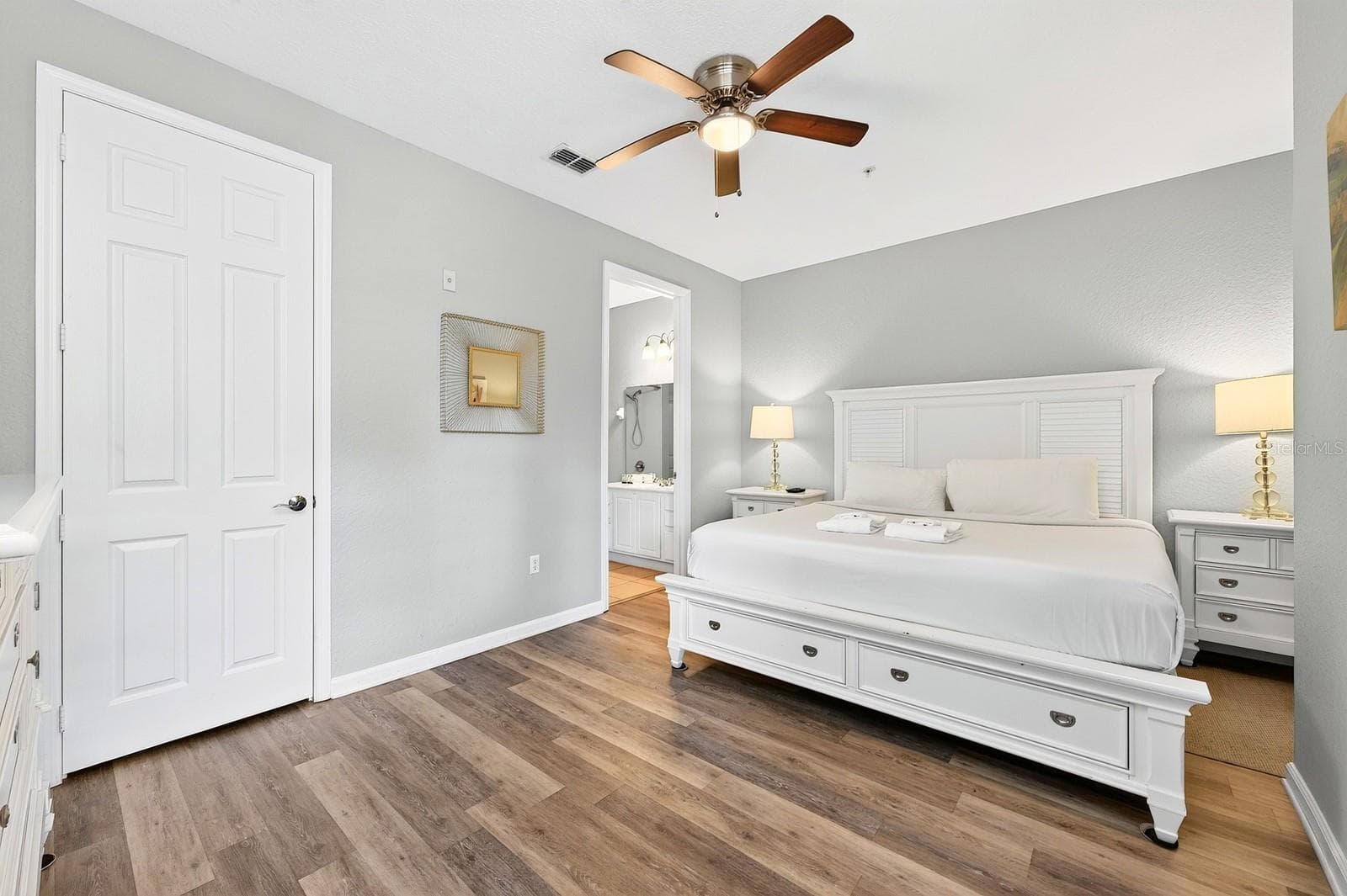 Second bedroom has en-suite bath access to the second full bath. - 5049 SHOREWAY LOOP #1-201, ORLANDO
