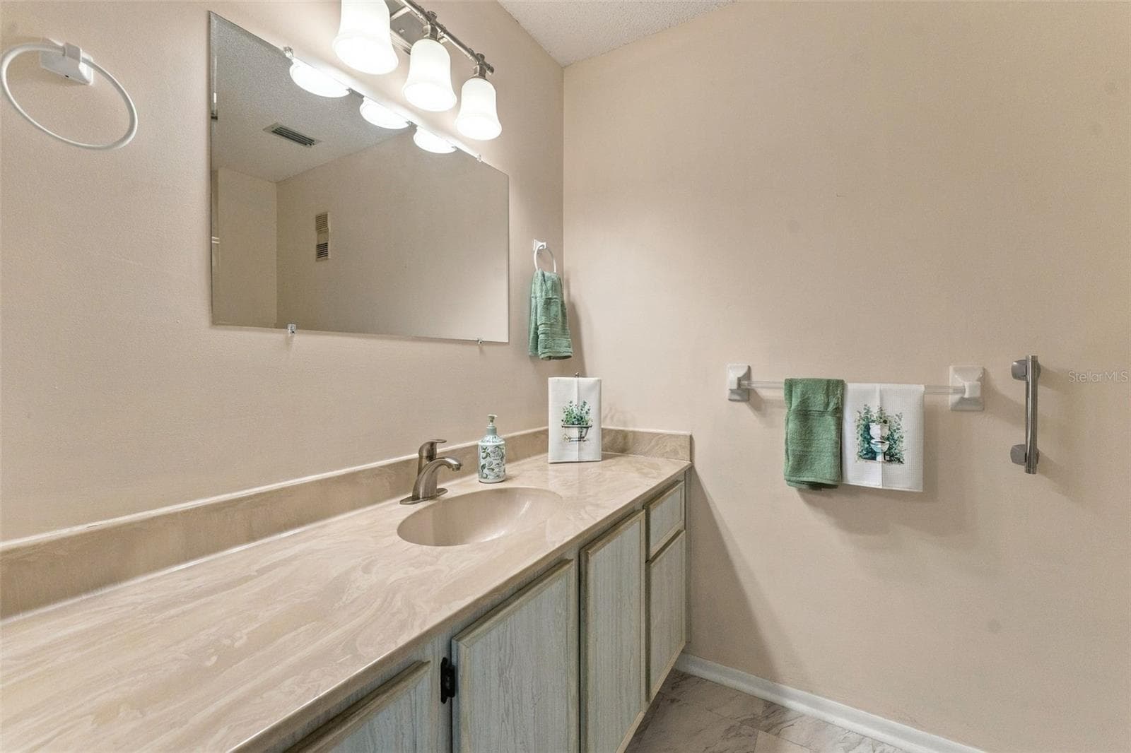 Primary Bathroom - 5971 TERRACE PARK DR N #108, ST PETERSBURG