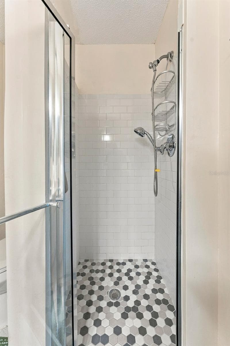 Primary bathroom shower - 5971 TERRACE PARK DR N #108, ST PETERSBURG