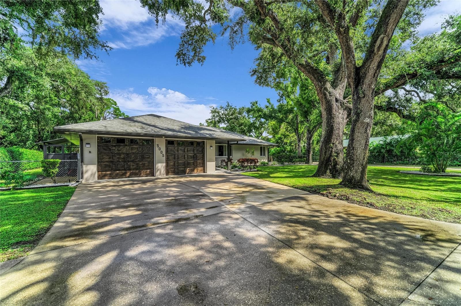5005 10TH LN E
