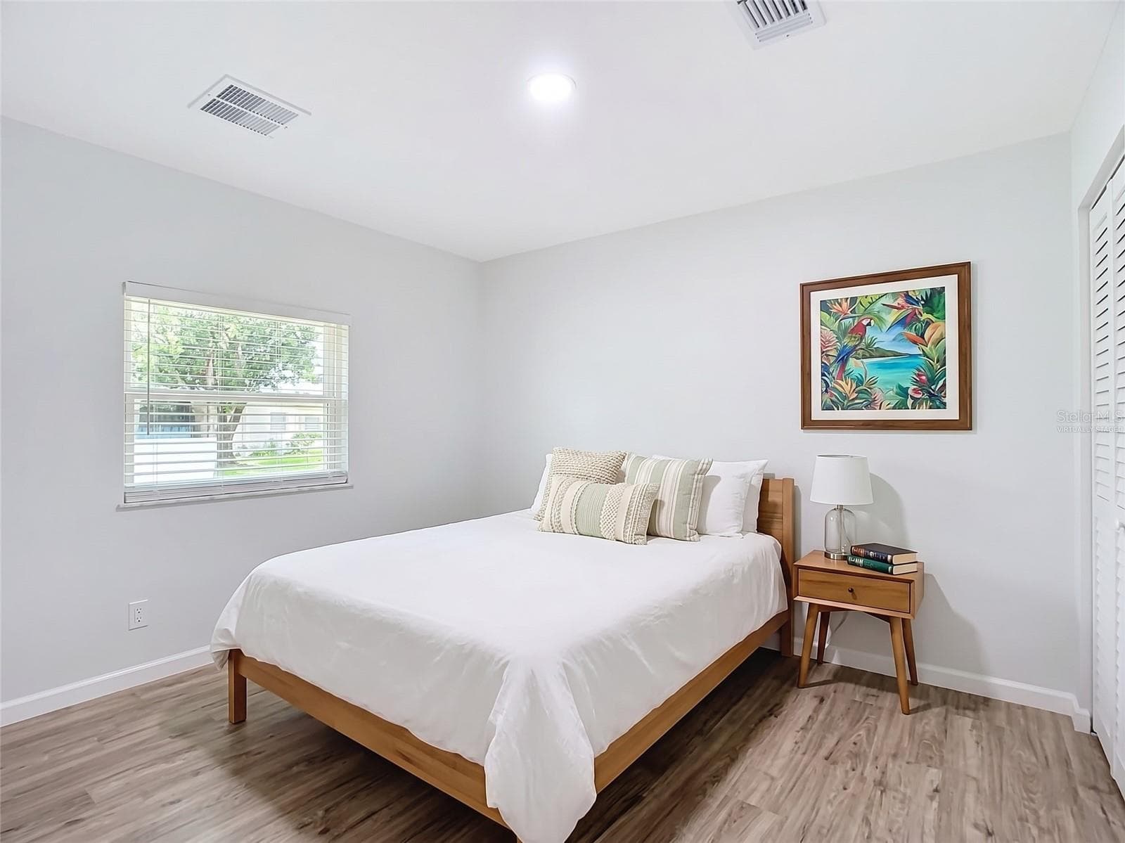 Virtually staged - 10009 N FLORENCE AVE, TAMPA