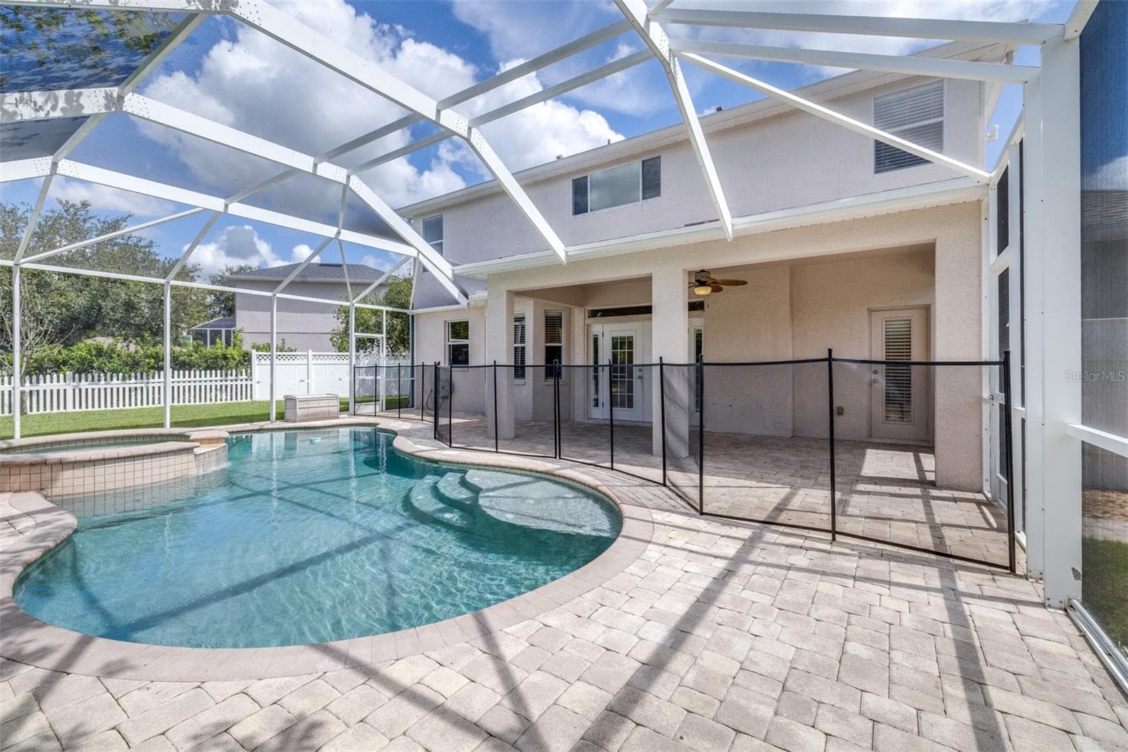 Beautiful outdoor space - 27015 FIREBUSH DR, WESLEY CHAPEL
