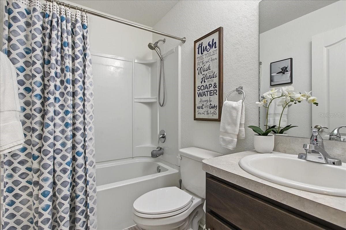 Secondary Bath - 2760 HUDSON ST, LAKELAND